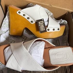 NIB Dingo Women's White and Brown Platform Sandals
